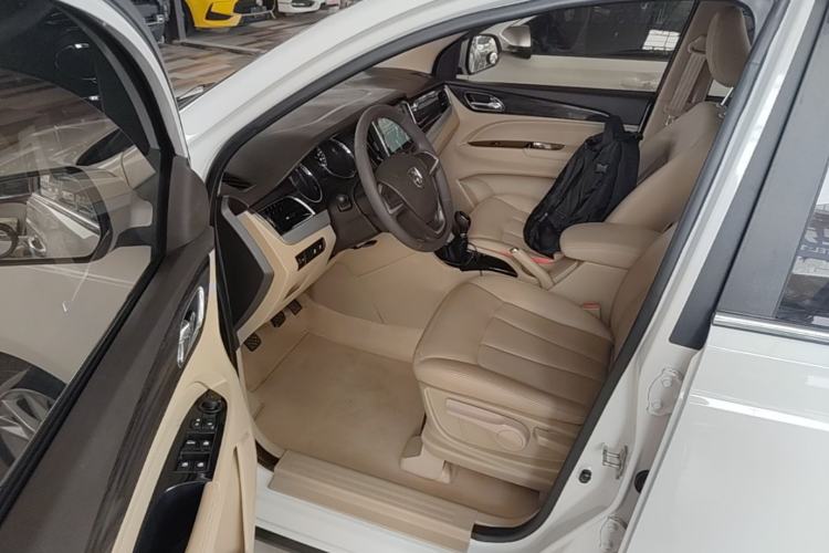 Used Baojun 730 2016 1.5L Manual Comfort Version 7 Seats China V Emission Standard Driver Seat
