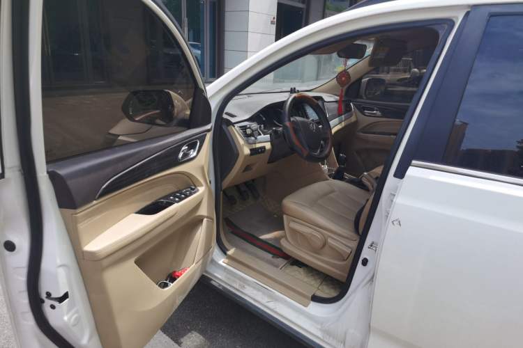Used Baojun 730 2016 1.5L Manual Comfort Version 7 Seats China V Emission Standard Driver Seat