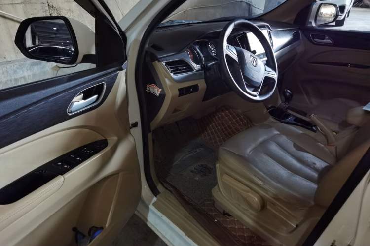 Used Baojun 730 2016 1.5L Manual Value Edition 7 Seats China V Emission Standard Driver Seat