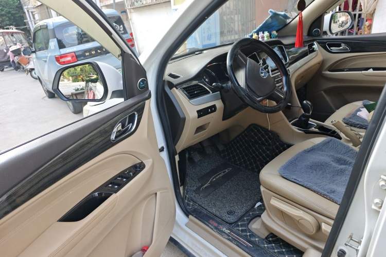 Used Baojun 730 2016 1.5L Manual Comfort Version 7 Seats China V Emission Standard Driver Seat