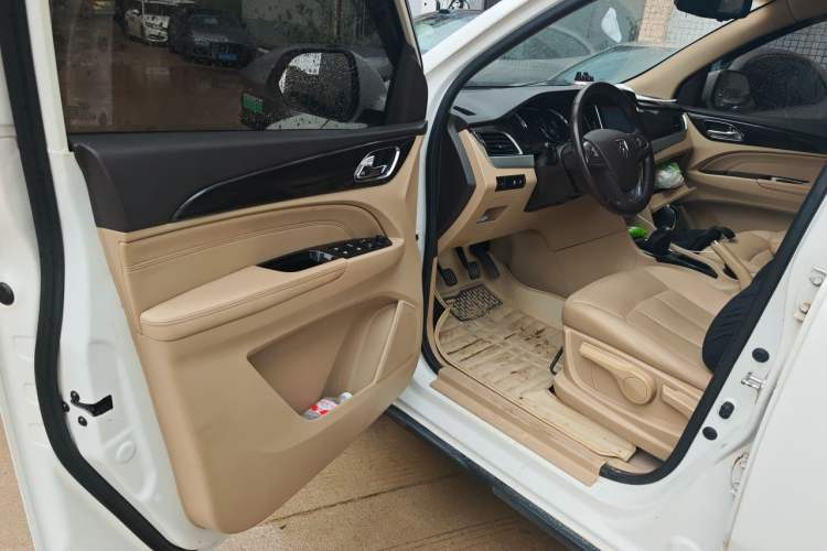 Used Baojun 730 2016 1.5L Manual Luxury Edition 7 Seats Driver Seat