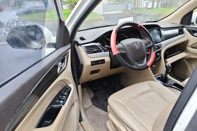 Used Baojun 730 2016 1.5T Manual Comfort Version 7 Seats Driver Seat