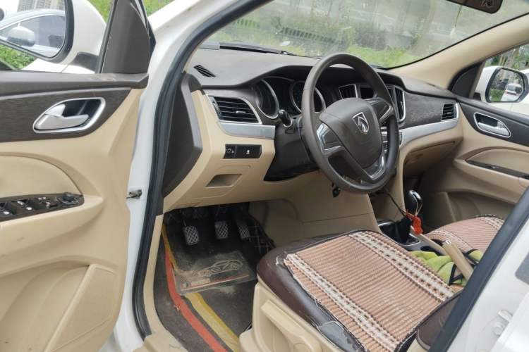 Used Baojun 730 2016 1.5L Manual Value Edition 7 Seats China V Emission Standard Driver Seat
