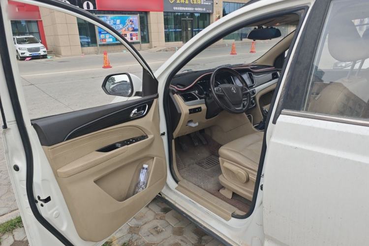 Used Baojun 730 2016 1.5T Manual Luxury Edition 7 Seats Driver Seat