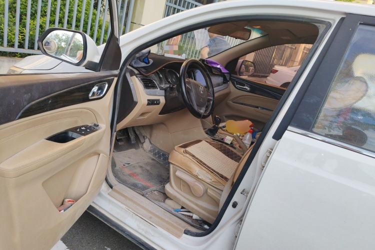 Used Baojun 730 2016 1.5L Manual Comfort Version 7 Seats China V Emission Standard Driver Seat