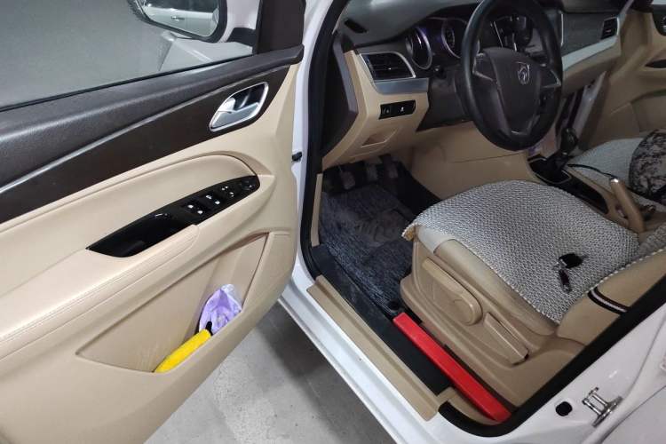 Used Baojun 730 2016 Revised 1.5L Manual Standard Version 7 Seats China V Emission Standard Driver Seat