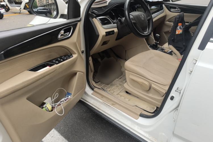 Used Baojun 730 2016 1.5L Manual Comfort Version 7 Seats China V Emission Standard Driver Seat