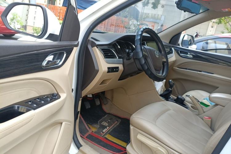 Used Baojun 730 2016 1.5L Manual Comfort Version 7 Seats China V Emission Standard Driver Seat