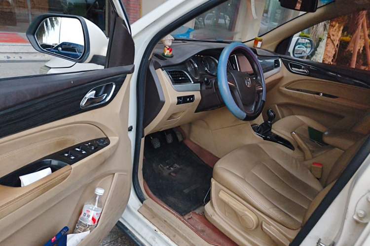 Used Baojun 730 2016 1.5L Manual Comfort Version 7 Seats China V Emission Standard Driver Seat