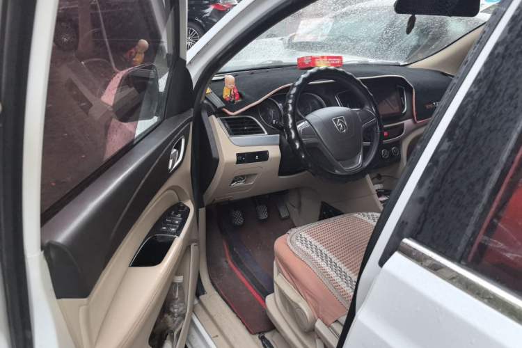Used Baojun 730 2016 1.5L Manual Standard Version 5 Seats Driver Seat