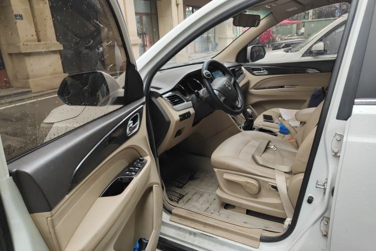 Used Baojun 730 2016 1.5L Manual Comfort Version 7 Seats China V Emission Standard Driver Seat
