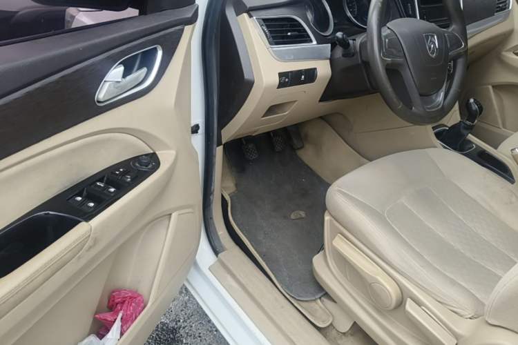 Used Baojun 730 2016 1.5L Manual Value Edition 7 Seats China V Emission Standard Driver Seat