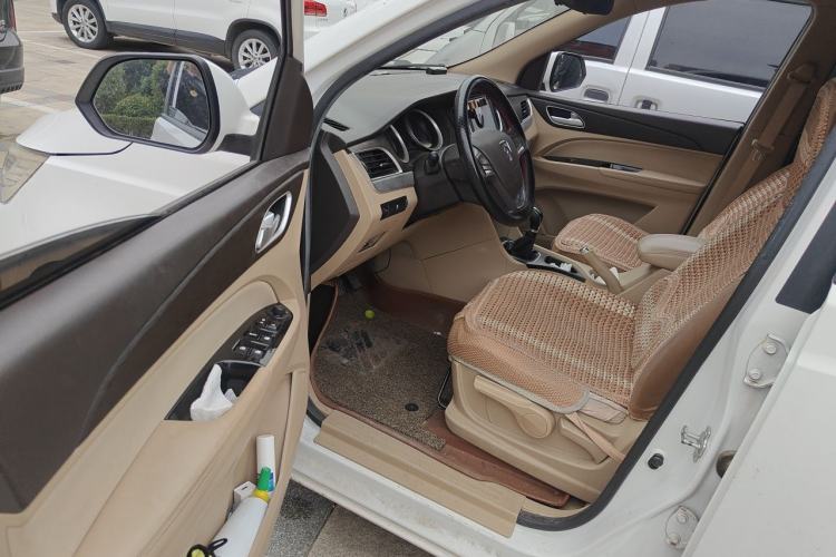 Used Baojun 730 2016 Revised 1.5L Manual Standard Version 7 Seats China V Emission Standard Driver Seat