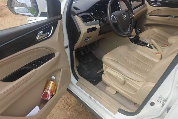 Used Baojun 730 2016 1.5L Manual Luxury Edition 7 Seats Driver Seat