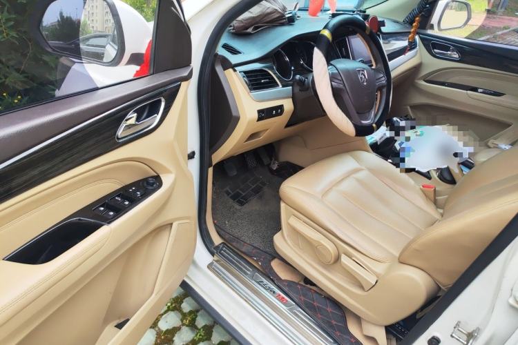 Used Baojun 730 2016 1.5L Manual Comfort Version 7 Seats China V Emission Standard Driver Seat