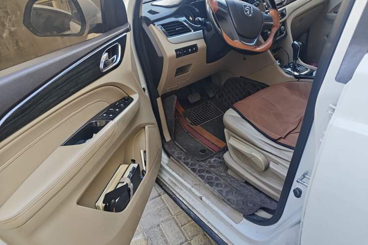 Used Baojun 730 2016 1.8L iAMT Comfort Version 7 Seats Driver Seat