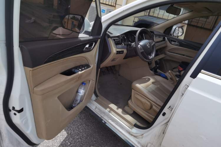 Used Baojun 730 2016 1.5L Manual Comfort Version 7 Seats China V Emission Standard Driver Seat