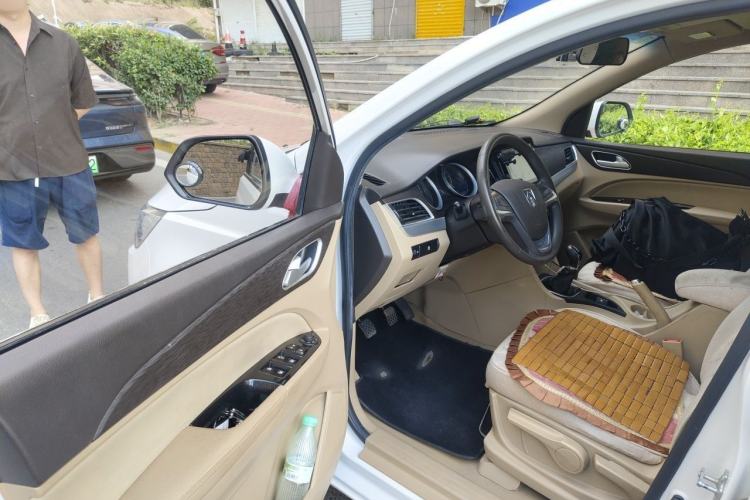 Used Baojun 730 2016 Revised 1.5L Manual Standard Version 7 Seats China V Emission Standard Driver Seat