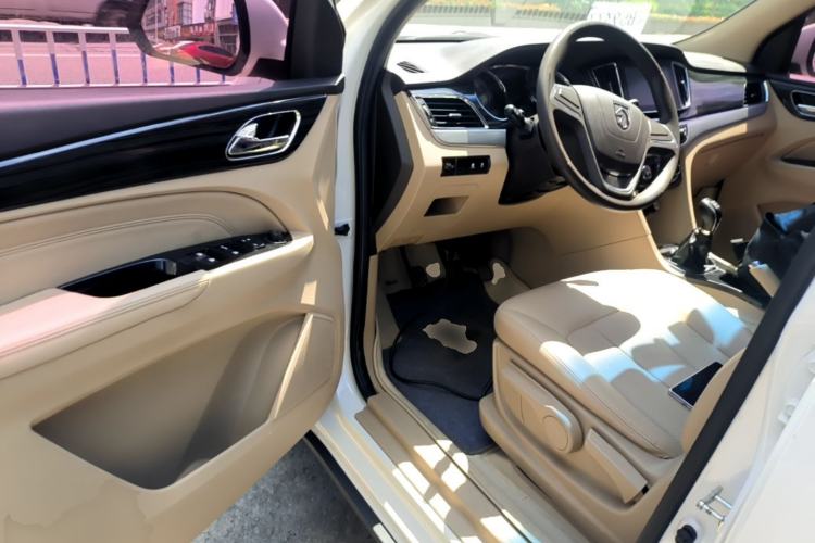 Used Baojun 730 2016 1.5L Manual Comfort Version 7 Seats China V Emission Standard Driver Seat