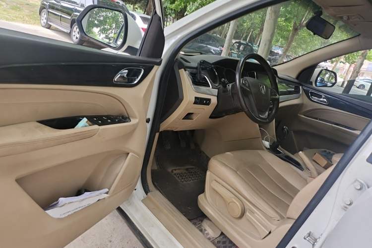 Used Baojun 730 2016 1.5T Manual Luxury Edition 7 Seats Driver Seat