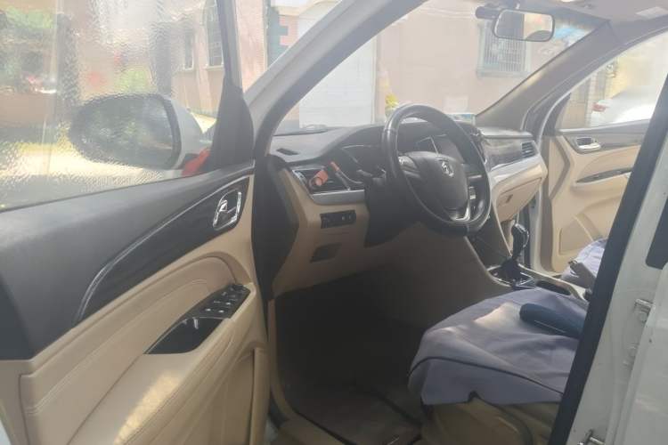 Used Baojun 730 2016 1.5T Manual Comfort Version 7 Seats Driver Seat