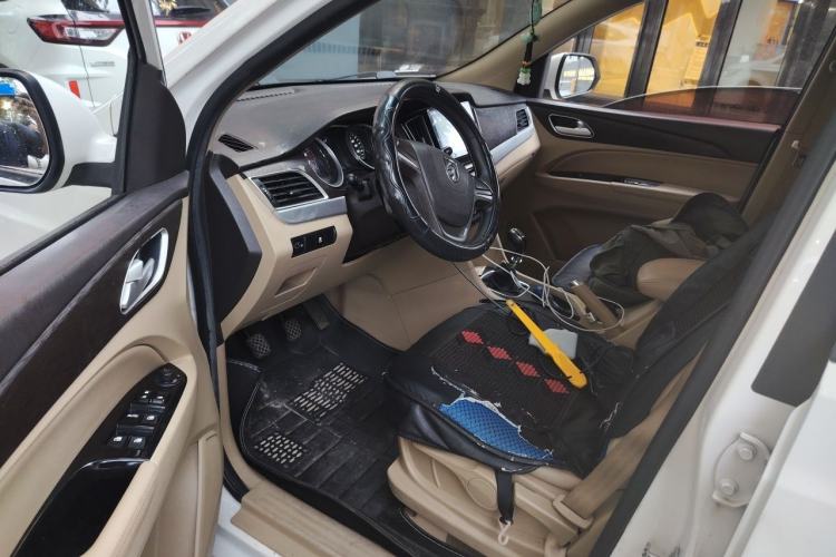 Used Baojun 730 2016 Revised 1.5L Manual Standard Version 7 Seats China V Emission Standard Driver Seat