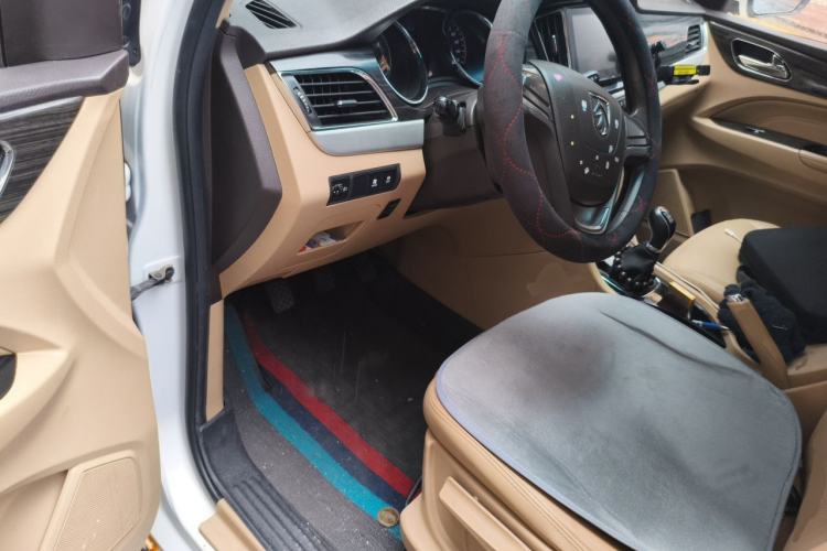 Used Baojun 730 2016 1.5L Manual Comfort Version 7 Seats China V Emission Standard Driver Seat