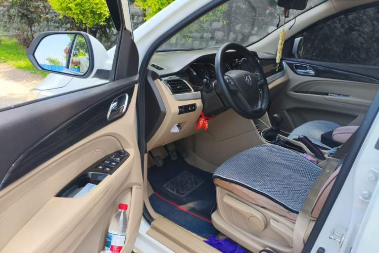 Used Baojun 730 2016 1.5L Manual Luxury Edition 7 Seats Driver Seat