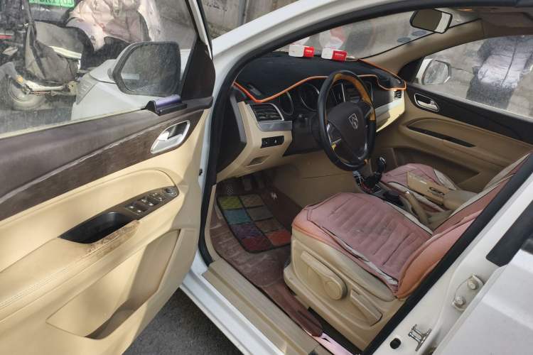 Used Baojun 730 2016 1.5L Manual Standard Version 5 Seats Driver Seat