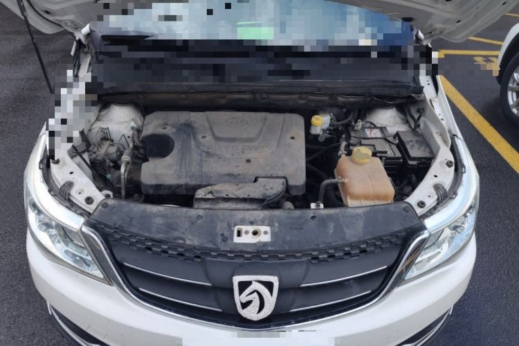 Used Baojun 730 2016 Revised 1.5L Manual Standard Version 7 Seats China V Emission Standard Engine Bay
