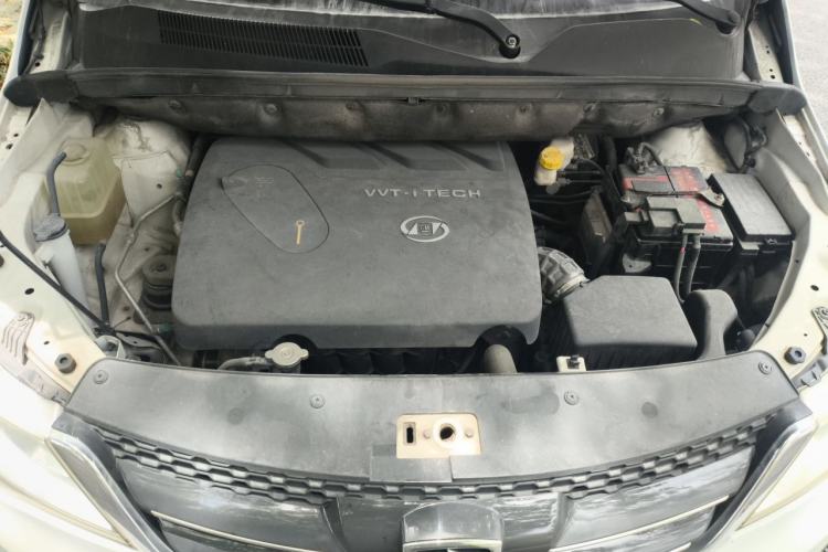 Used Baojun 730 2016 1.8L iAMT Comfort Version 7 Seats Engine Bay