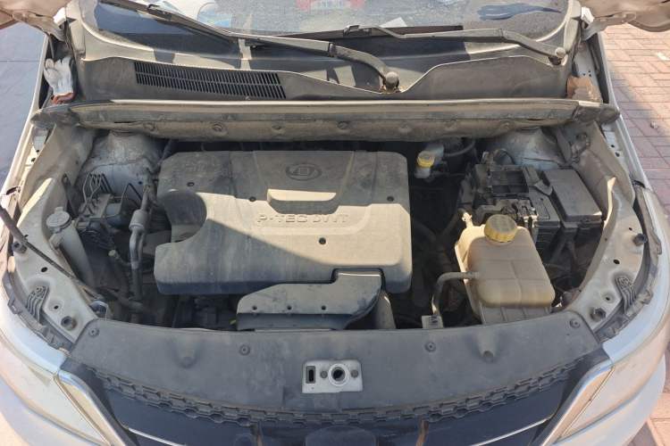 Used Baojun 730 2016 1.5L Manual Standard Version 7 Seats Engine Bay