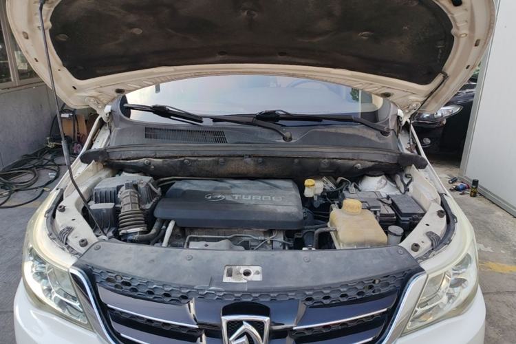 Used Baojun 730 2016 1.5T Manual Luxury Edition 7 Seats Engine Bay