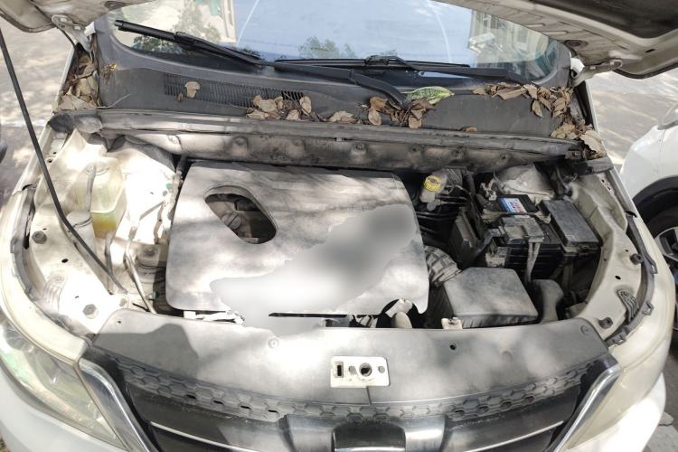 Used Baojun 730 2016 1.8L iAMT Luxury Model 7 Seats Engine Bay