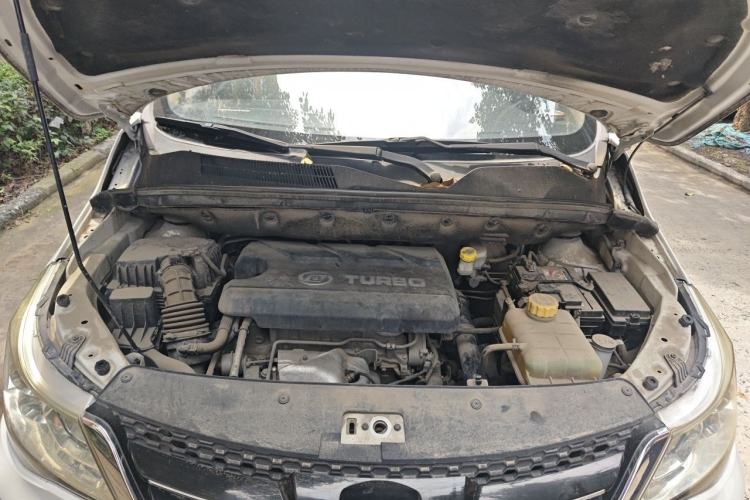 Used Baojun 730 2016 1.5T Manual Standard Version 7 Seats Engine Bay