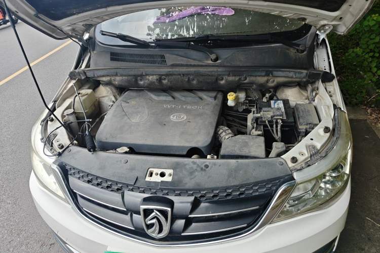 Used Baojun 730 2016 1.8L iAMT Comfort Version 7 Seats Engine Bay