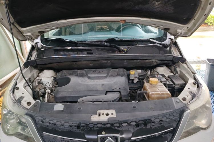 Used Baojun 730 2016 1.5L Manual Value Edition 7 Seats China V Emission Standard Engine Bay