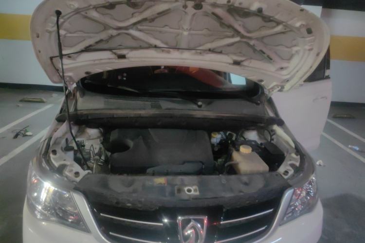 Used Baojun 730 2016 Revised 1.5L Manual Standard Version 7 Seats China V Emission Standard Engine Bay