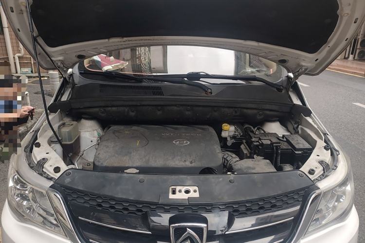 Used Baojun 730 2016 1.8L iAMT Luxury Model 7 Seats Engine Bay