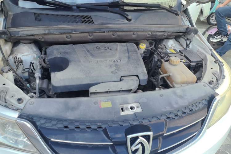 Used Baojun 730 2016 1.5L Manual Comfort Version 7 Seats China V Emission Standard Engine Bay