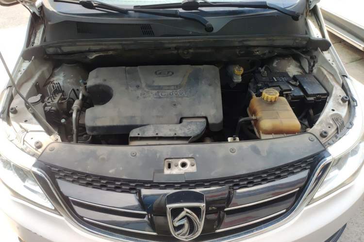 Used Baojun 730 2016 1.5L Manual Comfort Version 7 Seats China V Emission Standard Engine Bay