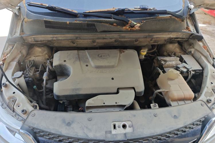 Used Baojun 730 2016 1.5L Manual Comfort Version 7 Seats China V Emission Standard Engine Bay