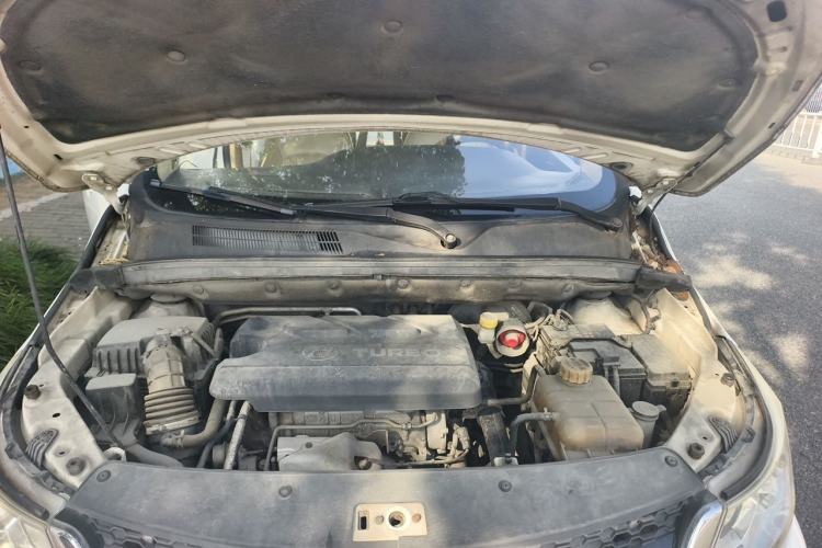Used Baojun 730 2016 1.5T Manual Standard Version 7 Seats Engine Bay