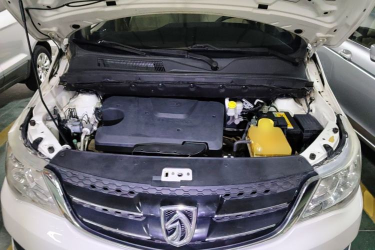 Used Baojun 730 2016 Revised 1.5L Manual Standard Version 7 Seats China V Emission Standard Engine Bay
