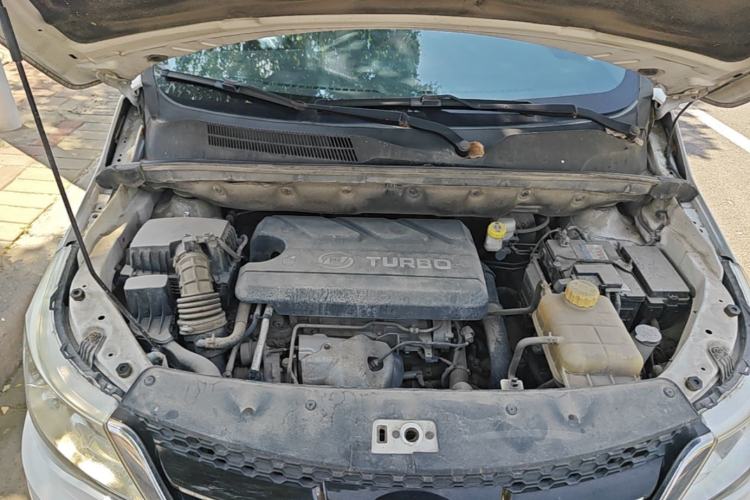 Used Baojun 730 2016 1.5T Manual Luxury Edition 7 Seats Engine Bay