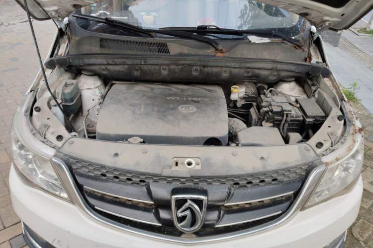 Used Baojun 730 2016 1.8L iAMT Luxury Model 7 Seats Engine Bay