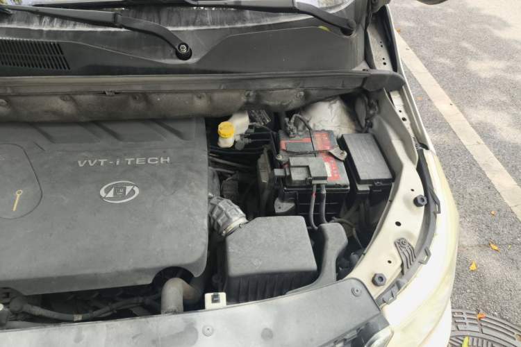 Used Baojun 730 2016 1.8L iAMT Comfort Version 7 Seats Engine Bay Left
