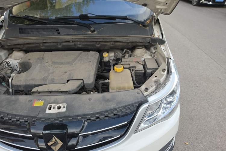 Used Baojun 730 2016 1.5L Manual Value Edition 7 Seats China V Emission Standard Engine Bay Left
