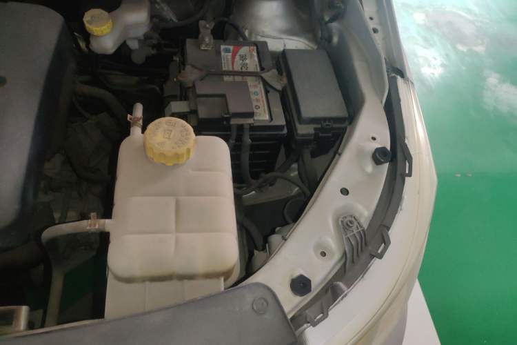 Used Baojun 730 2016 1.5L Manual Comfort Version 7 Seats China V Emission Standard Engine Bay Left