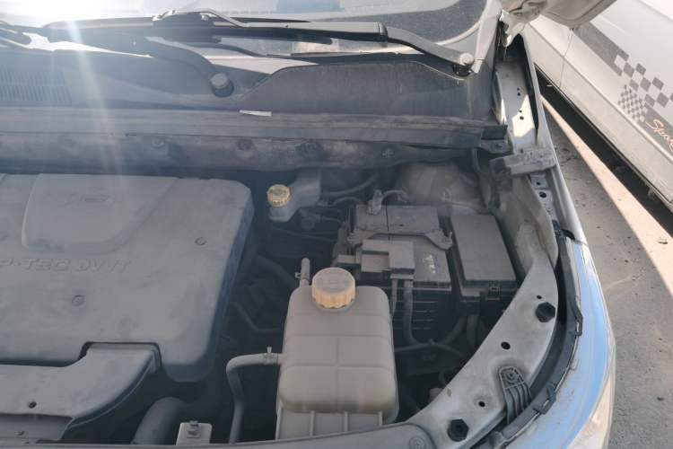 Used Baojun 730 2016 1.5L Manual Comfort Version 7 Seats China V Emission Standard Engine Bay Left